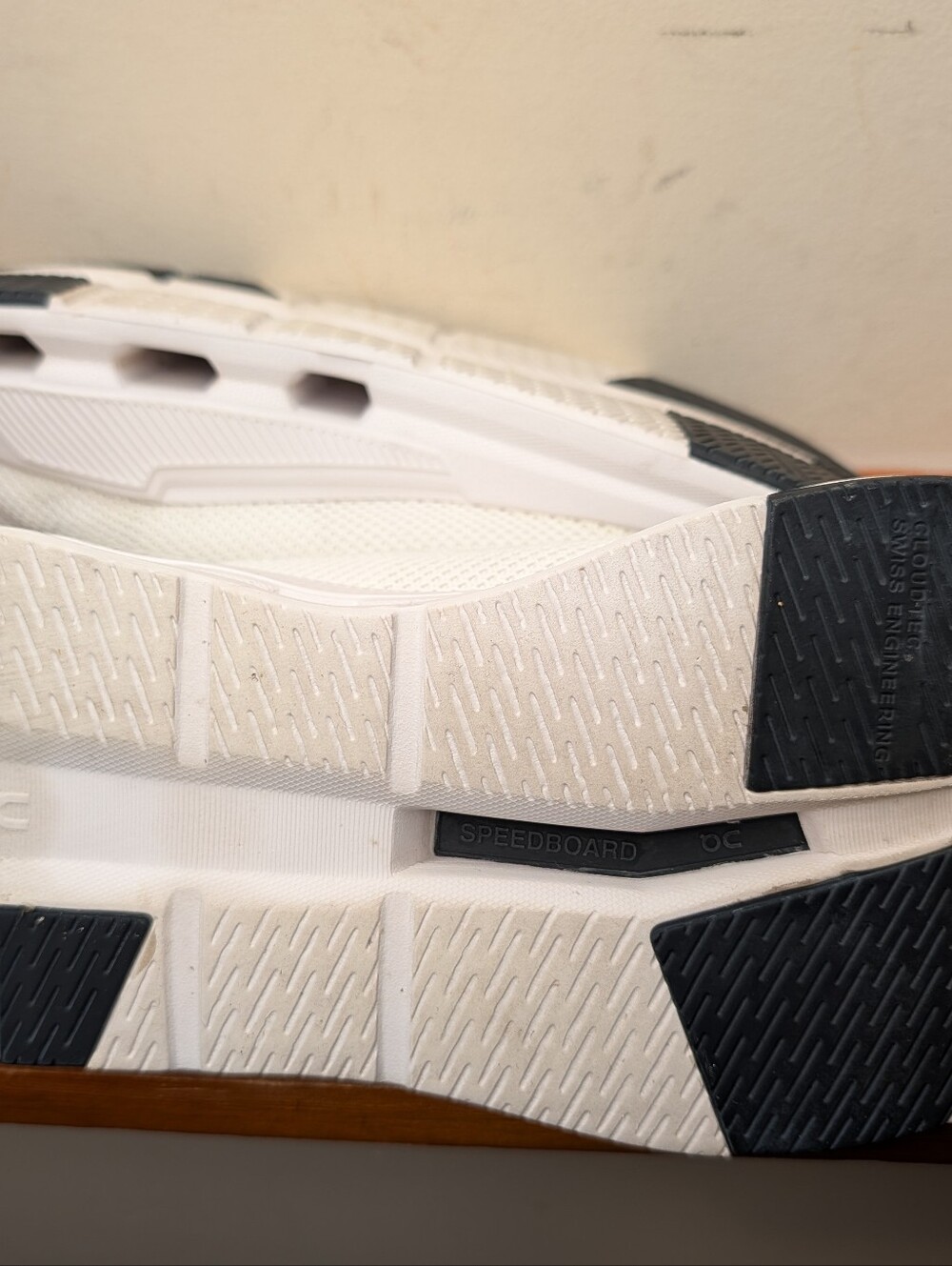 On Cloudeasy Womens 9 White Slip-On Running Shoes CloudTec Sneakers W9 - Picture 5 of 6